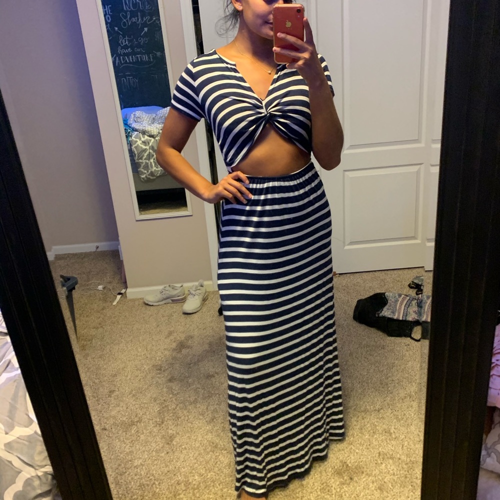 Mesh boutique Blue and white striped dress